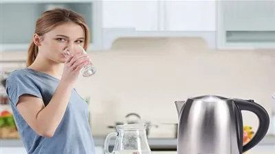 تعرفي على أضرار استخدام غلاية الماء الكهربائية على صحتِك