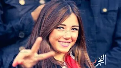 شاهد.. أحدث إطلالة لـ سارة سلامة وشقيقتها مع والدهما (صور)