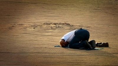 أيهما صحيح.. الصلاة عند سماع الأذان مباشرة أم الانتظار؟!