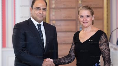 السفير المصري بكندا يقدم أوراق اعتماده للحاكم العام الكندي (صور) 