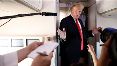 صحيفة: ترامب ينهال على تيريزا ماي بالانتقادات اللاذعة في الطائرة