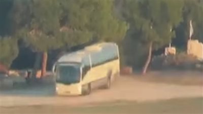 شاهد.. لحظة تدمير حافلة إسرائيلية في غزة بصاروخ 