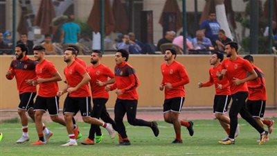 17 لاعبا في تدريب الأهلي استعدادا للوصل الإماراتي