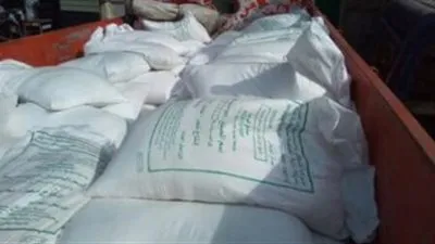 ضبط 20 جوال سكر أبيض مجهول المصدر داخل مصنع بالإسكندرية