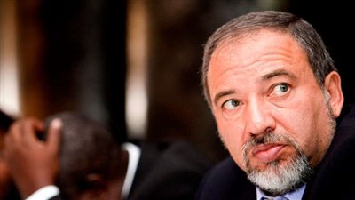 ليبرمان يطالب بانتخابات مبكرة بعد استقالته