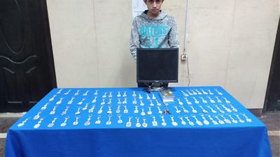 القبض على عاطل بتهمة سرقة مشغولات فضية في الجمالية