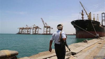 مسؤول يمني: الحوثيون يراوغون في تسليم ميناء الحديدة