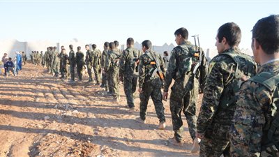 قسد تقبض على داعشي قتل شيخ عشيرة في الرقة