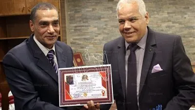 اتحاد الكتاب العرب بباريس يمنح الدكتوراه الفخرية لـ سعيد عبد العزيز