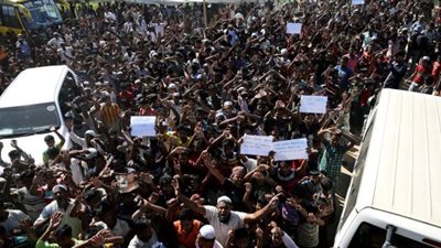 لاجئو الروهينجا يحتجون فى بنجلاديش.. وتأجيل ترحيلهم لبورما