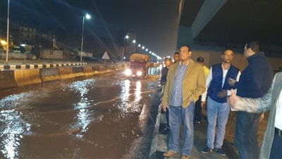محافظ البحيرة: الاستعانة بسيارات الشفط والكسح بالوحدات المحلية لمنع تجمع مياه الأمطار
