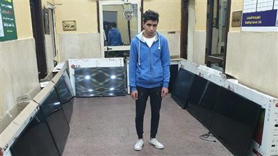 القبض على عاطل بتهمة سرقة محل 