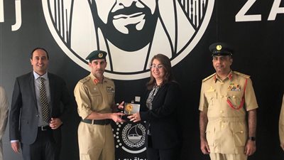 تكريم وزيرة التضامن ومنحها درع شرطة دبي
