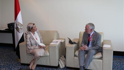 وزيرة البيئة لنظيرها الألماني: مصر مهتمه بالطيور المهاجرة وحمايتها 