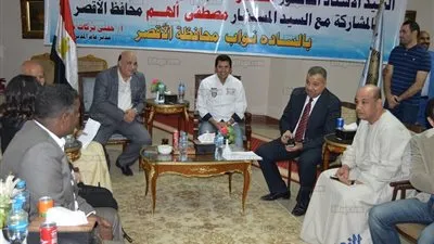 وزير الشباب والرياضة يعقد اجتماعًا مغلقًا مع نواب الأقصر (صور) 