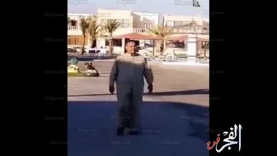 شاهد.. محمد عبده يتجول في شواطئ مشروع نيوم (فيديو)