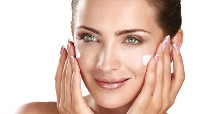 على الطريقة الكورية.. اصنعي كريم تفتيح للبشرة في المنزل