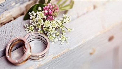 أسرة تعرض ابنتها للزواج في مزاد لمن يدفع أكثر