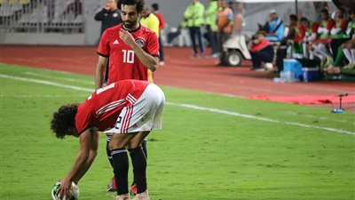 صلاح يعتذر لطفلة الـ