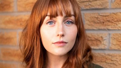 طالبة إنجليزية تكسب 77 ألف دولار سنويا.. عن طريق 