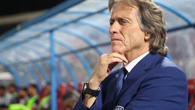 مدرب الهلال السعودي ينهي الجدل حول مستقبله