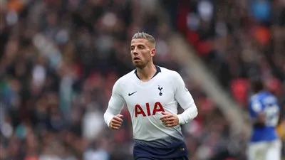 مانشستر يونايتد مصر على التعاقد مع مدافع توتنهام