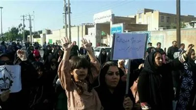 عمال أقدم مصنع قصب سكر في إيران يضربون عن العمل