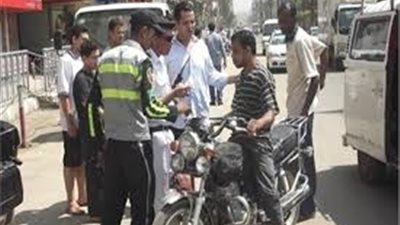 ضبط 12 سيارة ودراجة بخارية متروكة في حملات موسعة بالجيزة