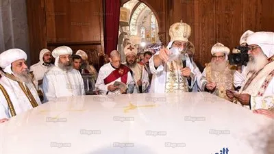 اسم البابا كيرليس السادس يزين مذبح الكاتدرائية بعد أكثر من 48 عاما