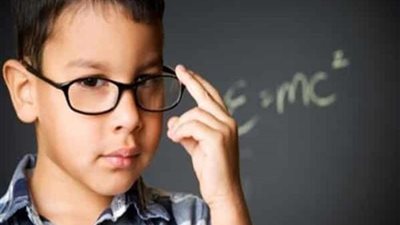 علامات ذكاء الطفل.. اكتشفيها 