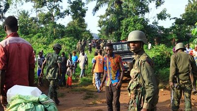 مقتل 12 جنديا وإصابة العشرات عقب اشتباكات بين المسلحين بشرق الكونغو 