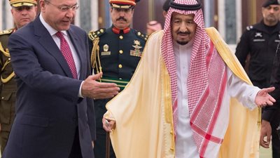 الملك سلمان يبحث تعزيز التعاون الثنائي مع رئيس العراق