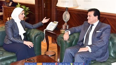 وزيرا الصحة والتعليم العالي يناقشان آليات قانون مزاولة مهنة الطب