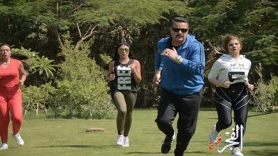 سارة سلامة ورانيا يوسف تتحديان مجدي كامل في سباق 100 متر (صور) 