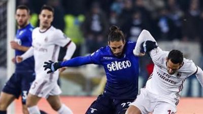 ميلان يستعد للتعاقد مع مدافع لاتسيو لإنقاذ بقية الموسم