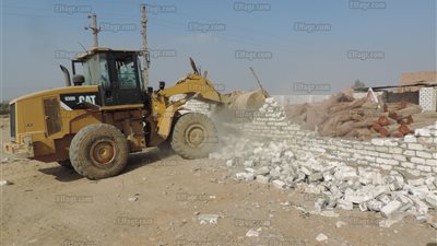 أمن الفيوم يشن حملات مكبرة على 5 مراكز لإزالة التعديات على أملاك الدولة (صور)