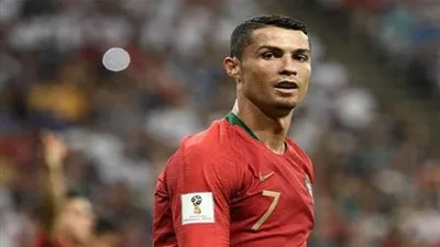 مدرب البرتغال يستعين بوسائل التواصل الاجتماعي للدفاع عن رونالدو