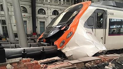 مقتل شخص وإصابة العشرات إثر حادث قطار في كتالونيا