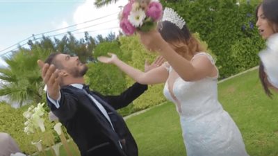 لكل الأزواج: أيمن العوني يغنّي 