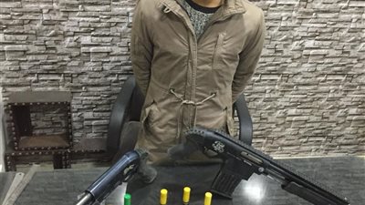 القبض على سائق وبحوزتة أسلحة نارية بدون ترخيص بالمطرية