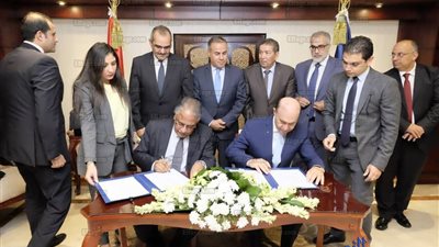 مميش: توفير فرص عمل لأبناء بورسعيد ومحطات تداول صب سائل جديدة بغرب المحافظة (صور)