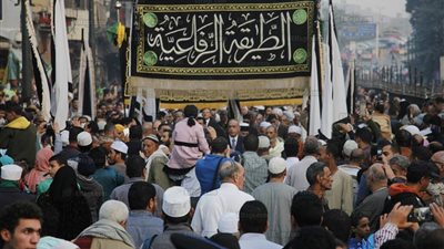 مسيرة الطرق الصوفية احتفالا بالمولد النبوي الشريف بالحسين (صور)