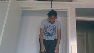 التحقيق في انتحار نجار مسلح 