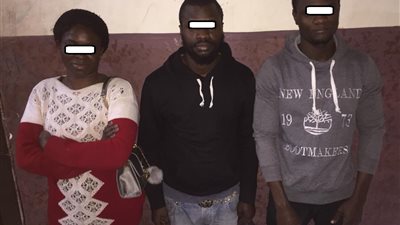 القبض على 3 أفارقة بتهمة الاتجار في العملة بالبساتين