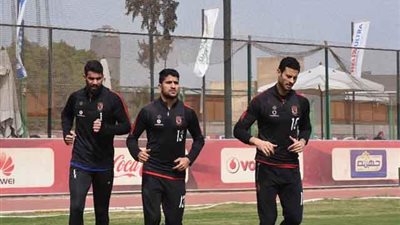     الأهلي يفكر في التعاقد مع مدرب حراس أجنبي