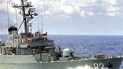 اليمن: سفينة حربية إيرانية تهدد صيادي الساحل الغربي