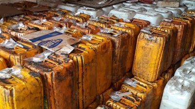 ننشر صور ضبط 9 أطنان زيوت طعام فاسدة بالهرم