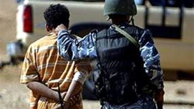 اعتقال متهمين اثنين عرب الجنسية بتهمة 