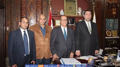 نقيب الصيادلة يناقش ملف الضرائب.. ويخصص رقم 