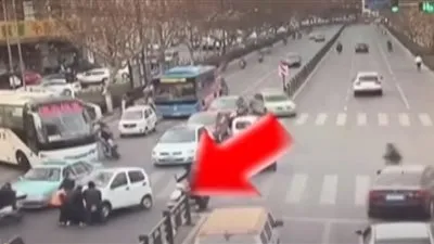 عاجل.. سيارة تدهس مجموعة من الطلاب شمال شرق الصين